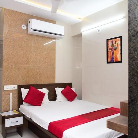 Nivant Lodge โซลาปูร์ ภายนอก รูปภาพ