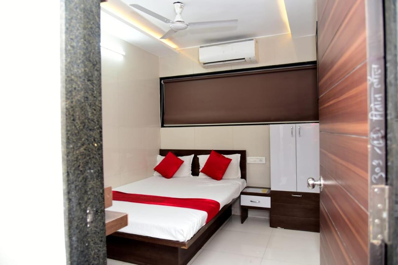 Nivant Lodge โซลาปูร์ ภายนอก รูปภาพ